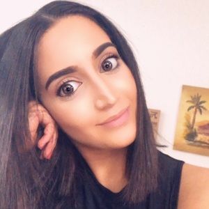 Meet your posher JANEEN 😘